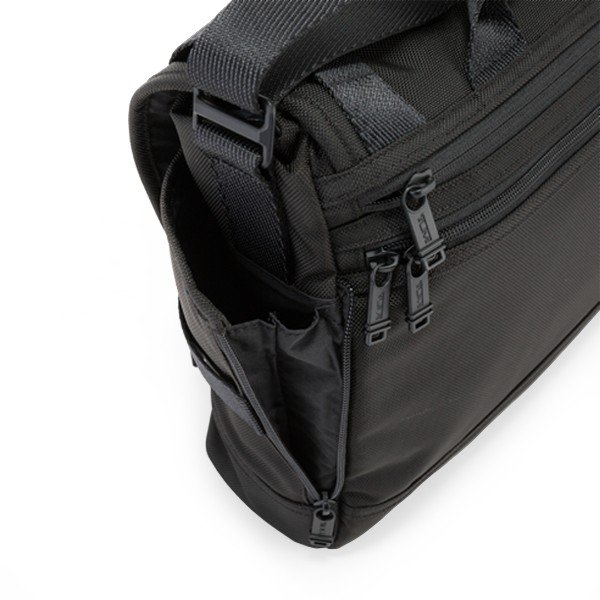 トゥミ TUMI アルファ ブラボー メッセンジャーバッグ「ファロン