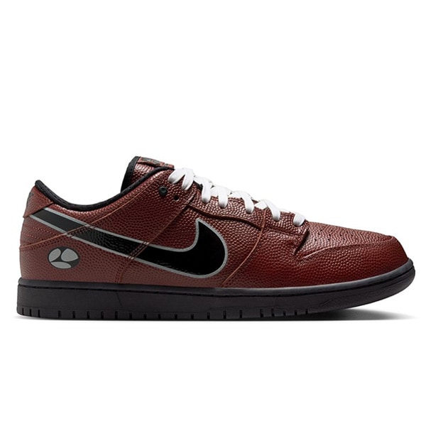 NIKE SB】 DUNK LOW PRO QS カラー： dark pony/black-silver-white