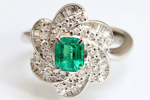 H2-16z0115【エメラルド 0.61cts】Pt900ダイヤモンドリング