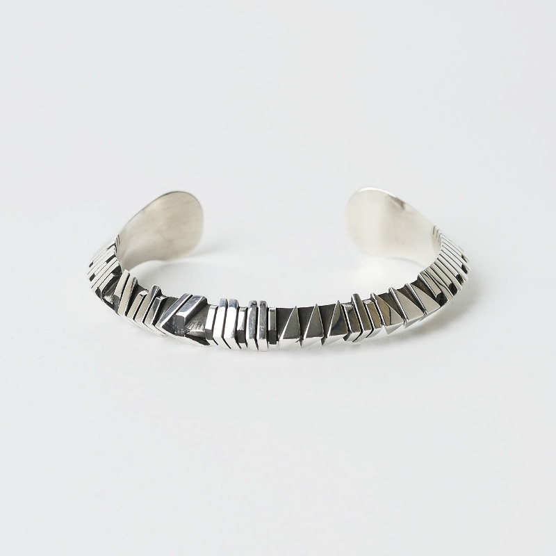 142mm アイゼアオルティス トライアングル バングル｜マライカ公式通販