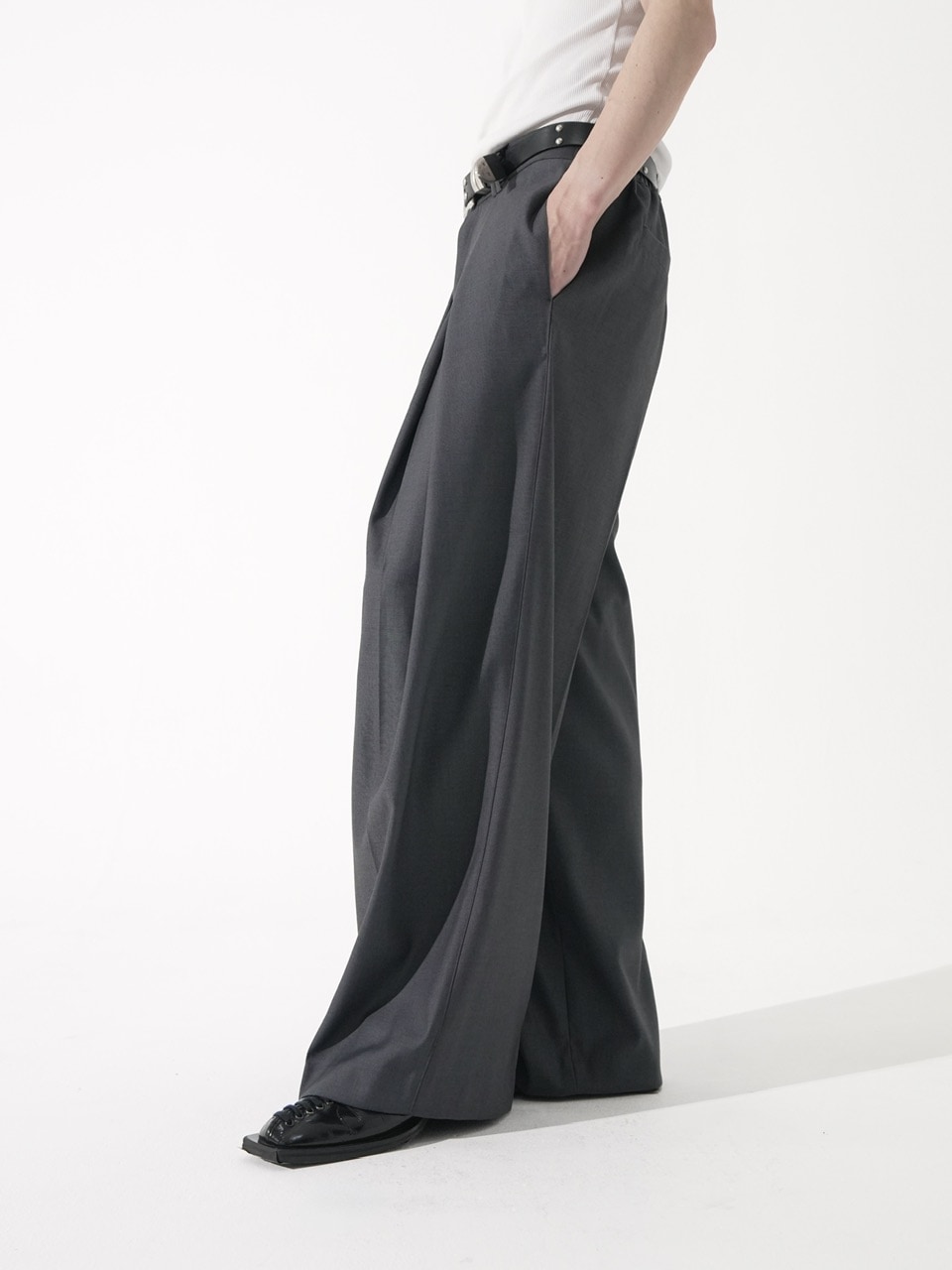 CS】cross tuck drape slacks (charcoal) | OUR BRAND,Chikashitsu +