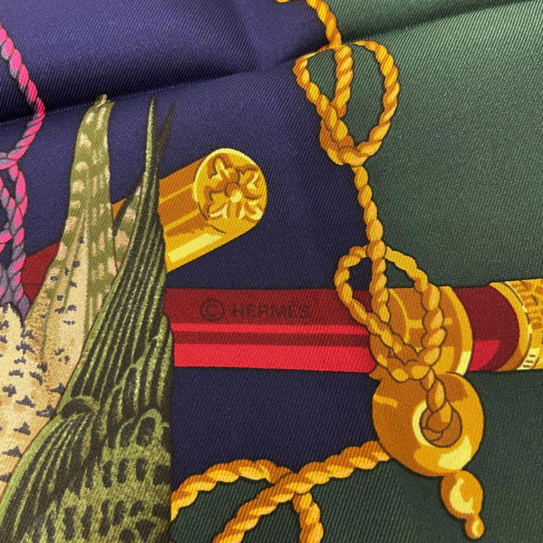 HERMES エルメス スカーフ カレ90 『LES OISEAUX DU ROY（王の鳥たち