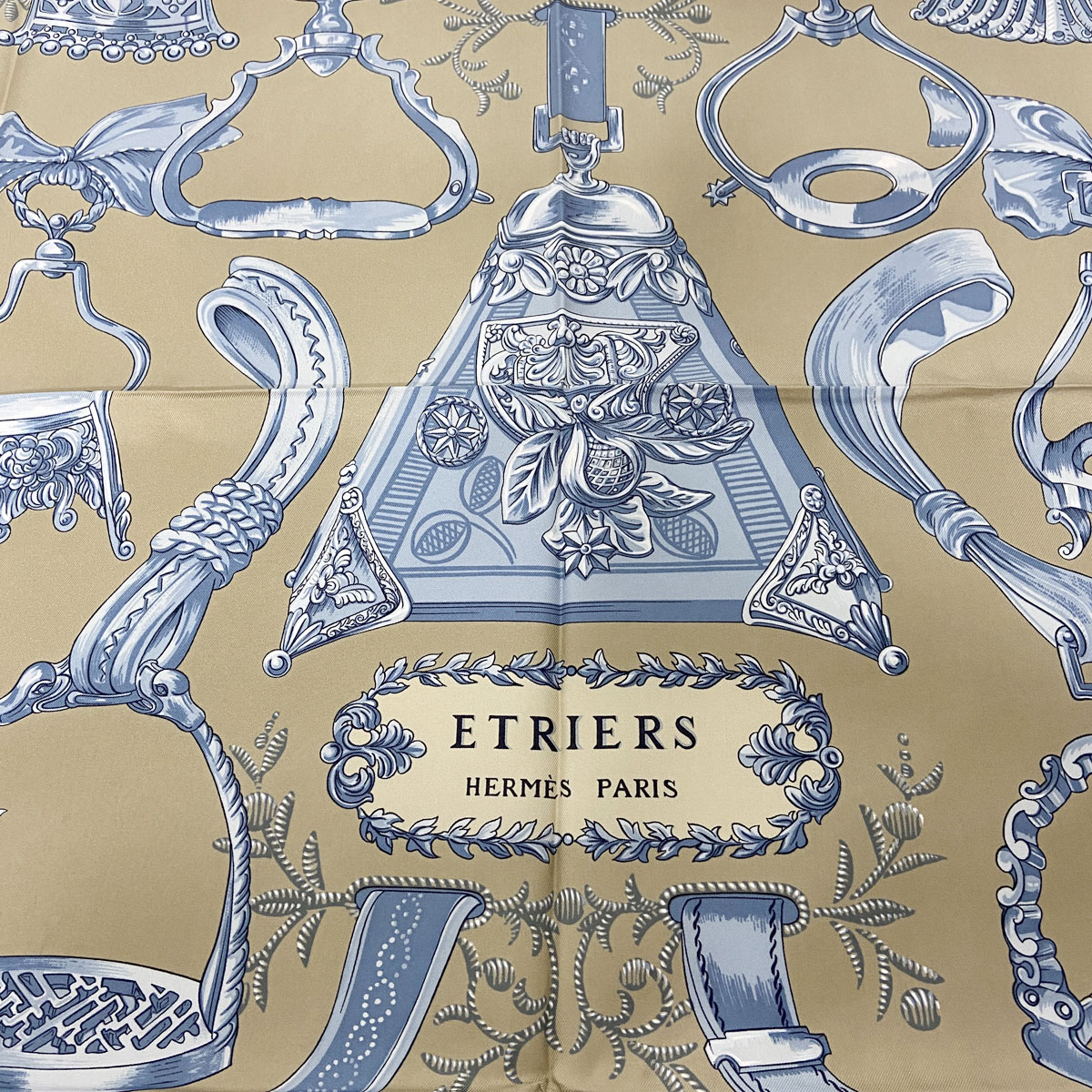 HERMES エルメス スカーフ カレ90 『ETRIERS』 鐙柄 馬具柄 ベージュ