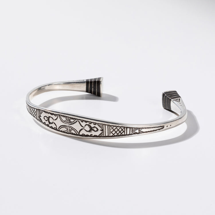 Adawat'n Tuareg | アダワットトゥアレグ シルバーバングル “アガジズ