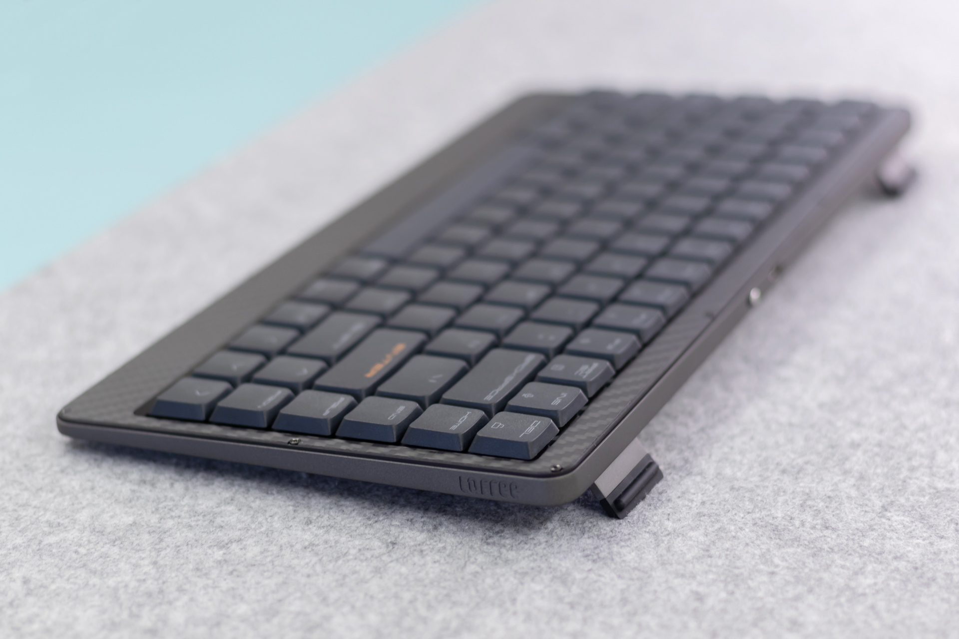 価格改定 / LOFREE Edge【レビュー】超薄型・軽量ロープロファイル