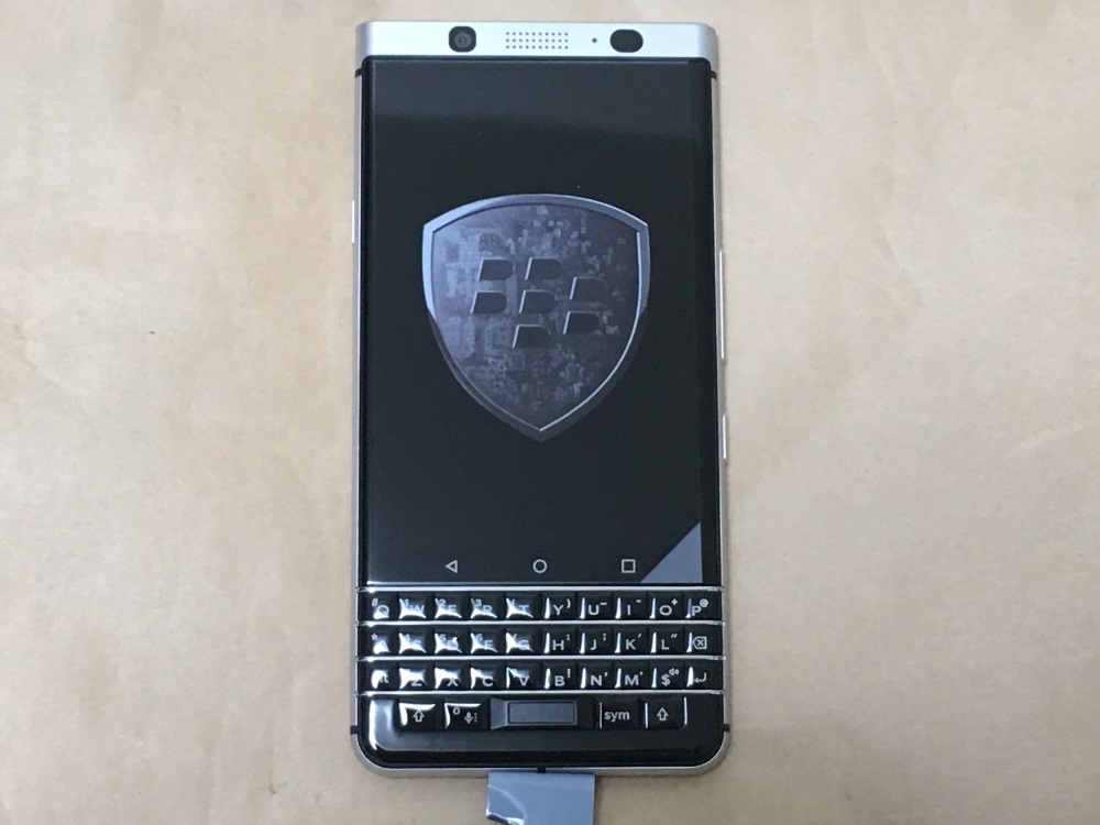 Blackberry KEYone(BBB100-6)をレビュー！物理キーボード搭載の