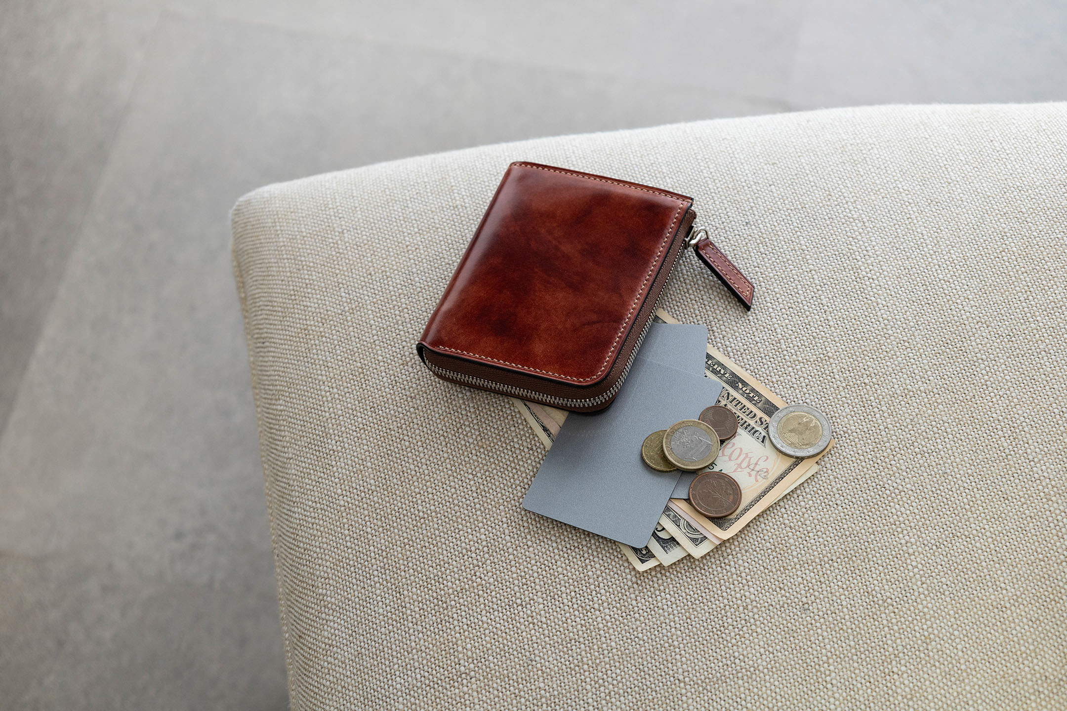 ミュージアムコードバン L字ジップハーフウォレット | 大人のバッグ