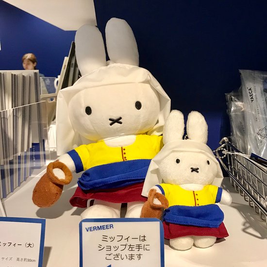 フェルメール展公式グッズ「牛乳を注ぐミッフィー」 - Picture of The
