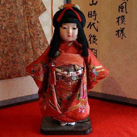 今に伝わる市松人形は、江戸時代後期に人気を博した歌舞伎役者「佐野川