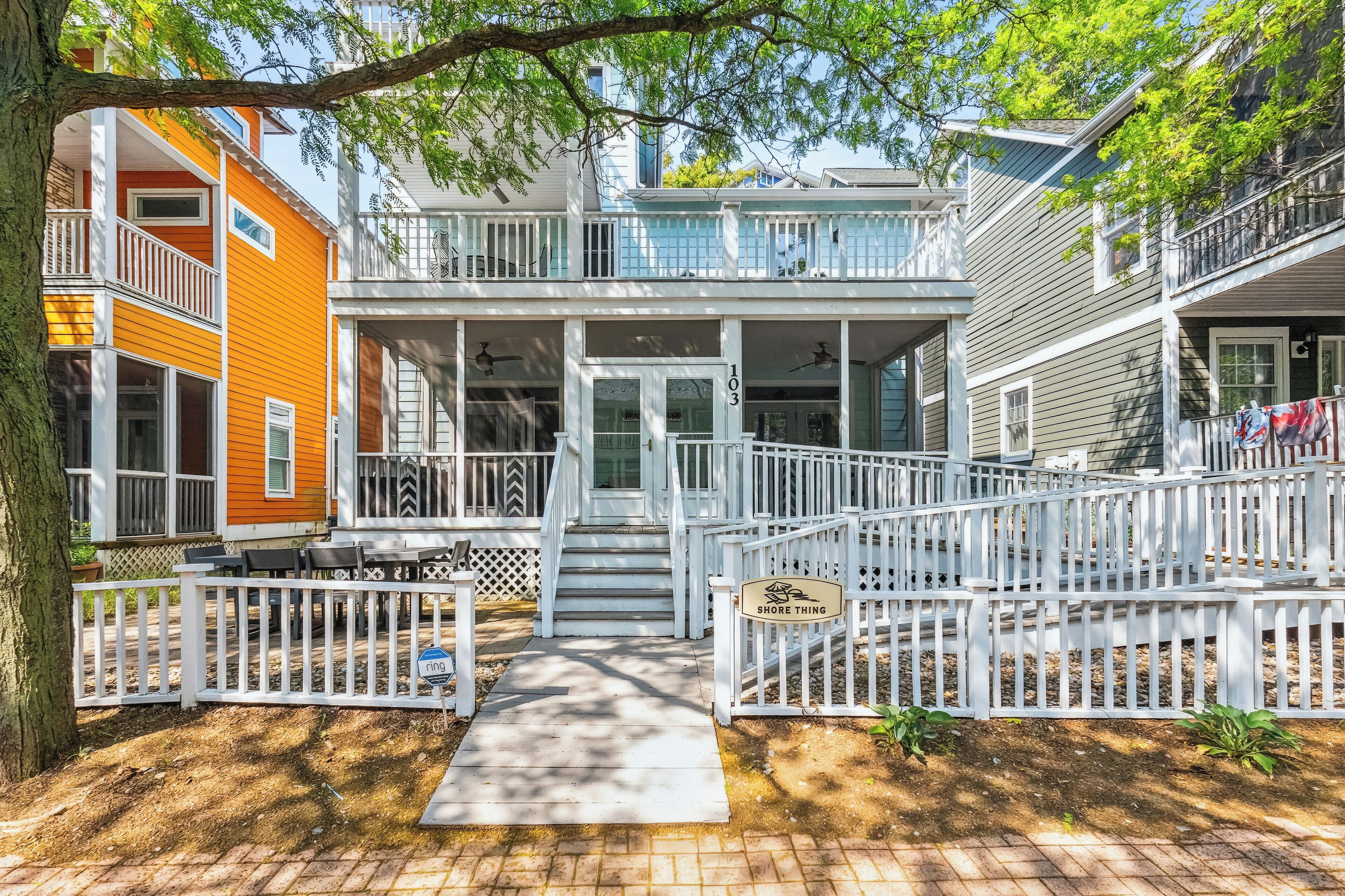Beachwalk 6 Bed/4.5 Bath FAMILY Getaway - 3rd house from Lake
