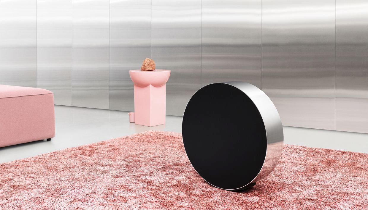 B&Oのスピーカー「Beosound Edge」、そのミニマルで超現実的なデザイン