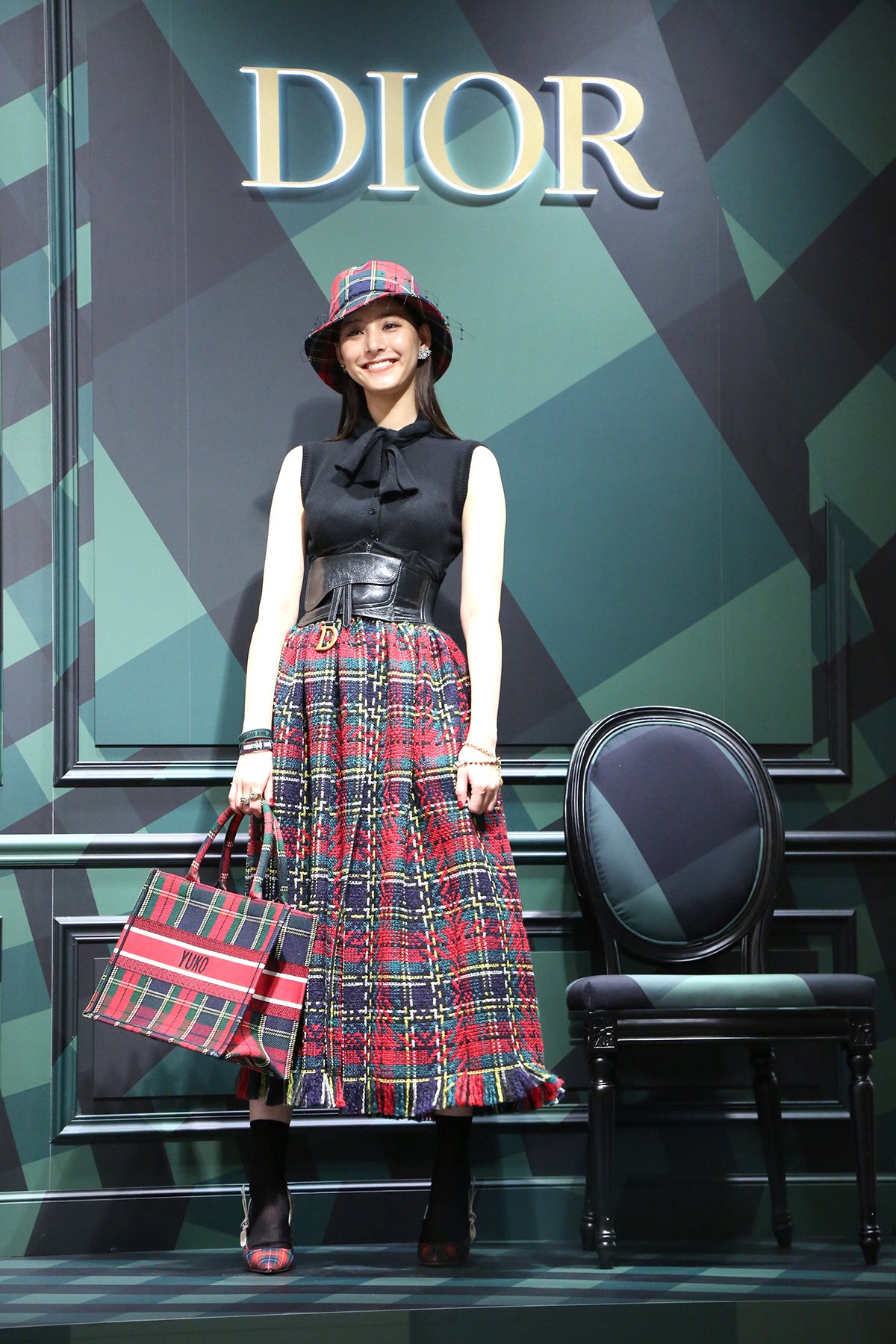 ディオール」が伊勢丹をジャック トレンドのチェック柄をまとった新木
