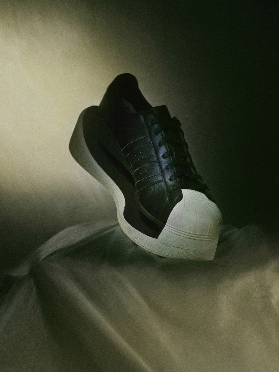 ヨウジヤマモト」新スニーカー“ゲンドウ”発売 「アディダス」“スーパー