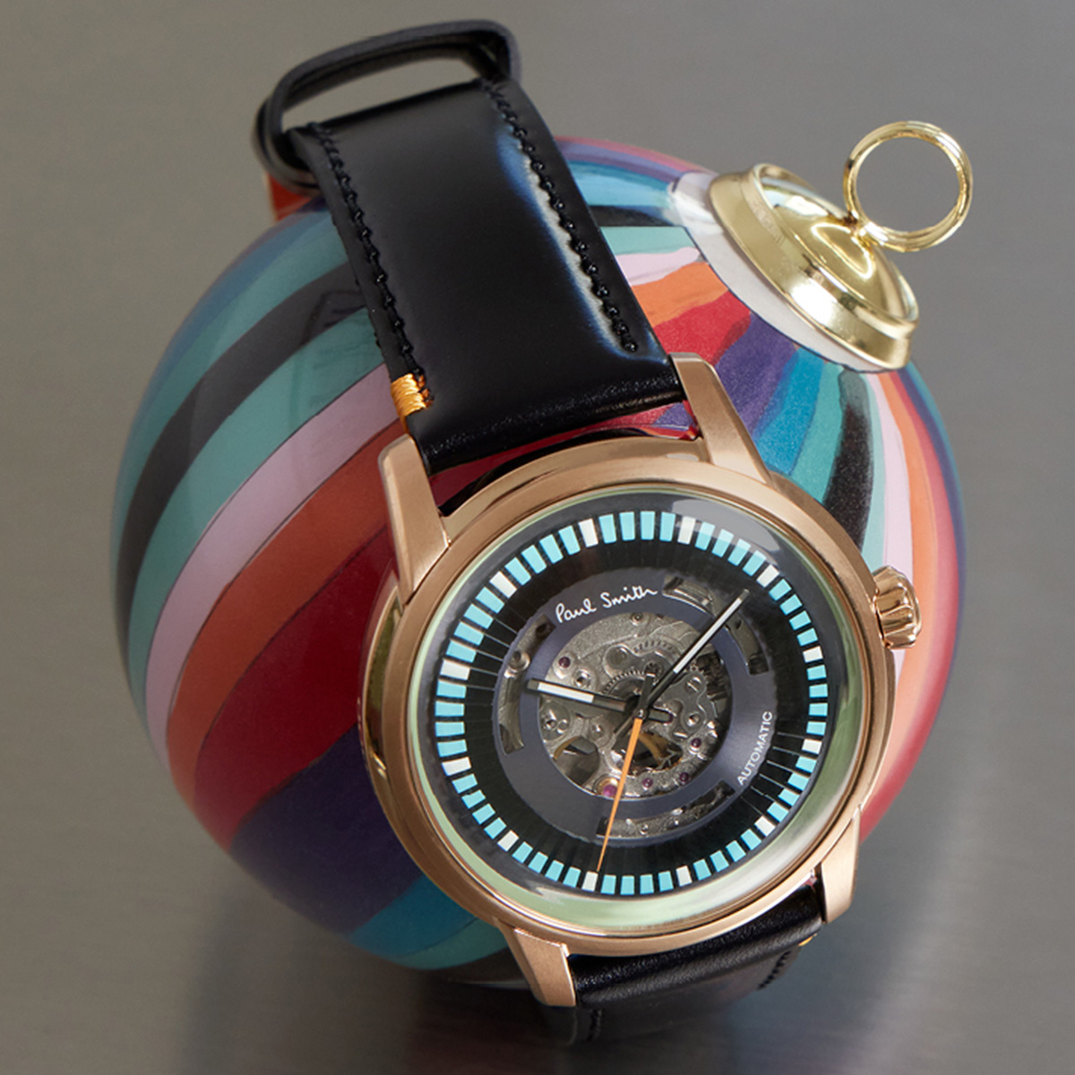 ポール・スミス」の新作時計 ピアノの鍵盤に着想し、コードバンベルト