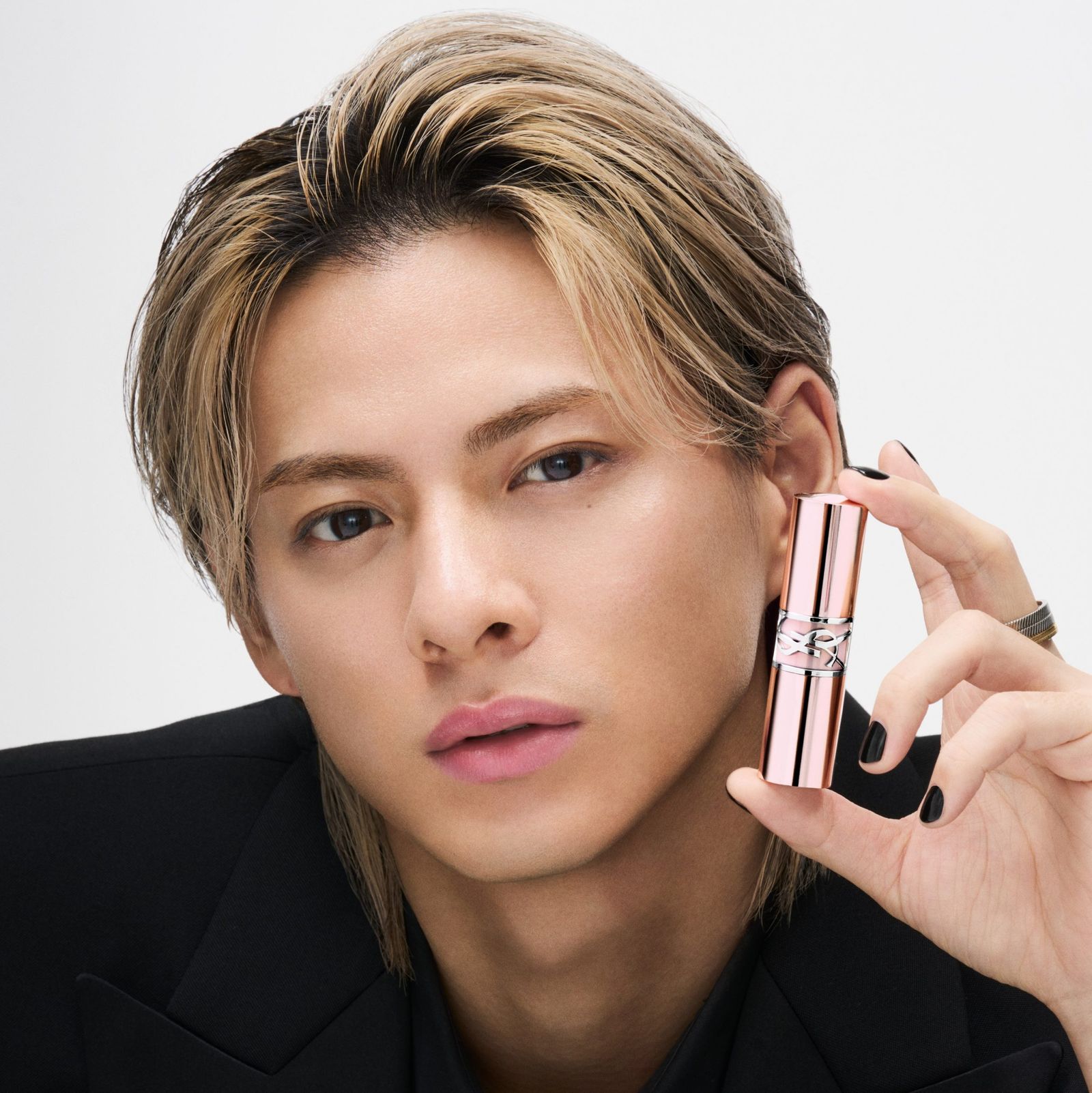YSL」がNumber_i平野紫耀を起用したホリデールックを公開 ピンクカラー