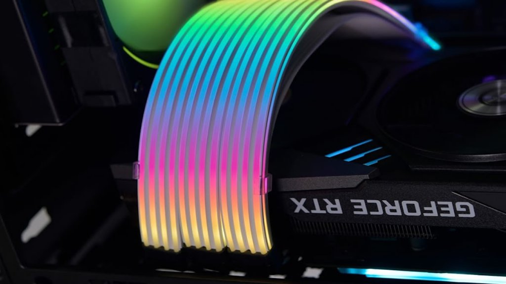 Lian-Li の光る電源延長ケーブルにバージョンアップモデル「STRIMER