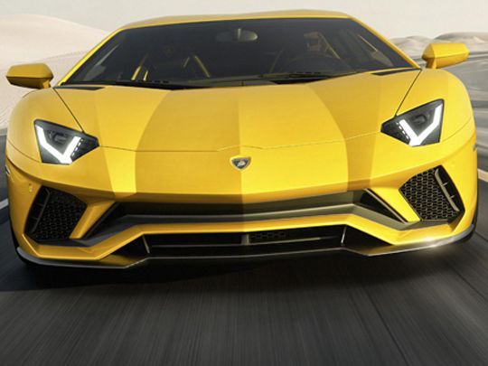 新型ランボルギーニ アヴェンタドールSが登場──内外面で大幅
