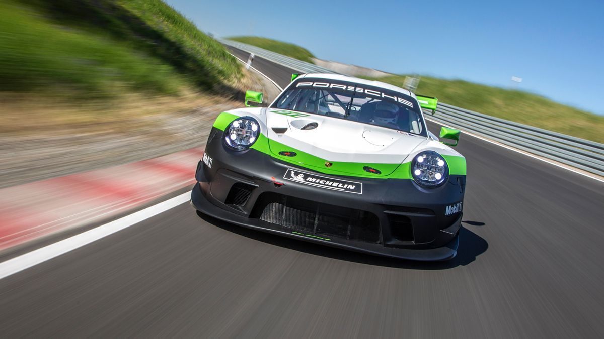 サーキット専用の911、GT3Rの新型発表──550ps、エアコン初搭載