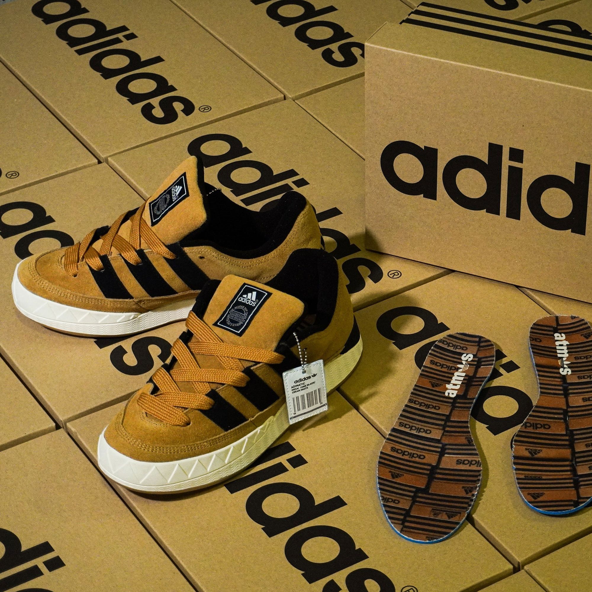 アディダス「アディマティック」のアトモス別注は、あの“靴箱”が着想源