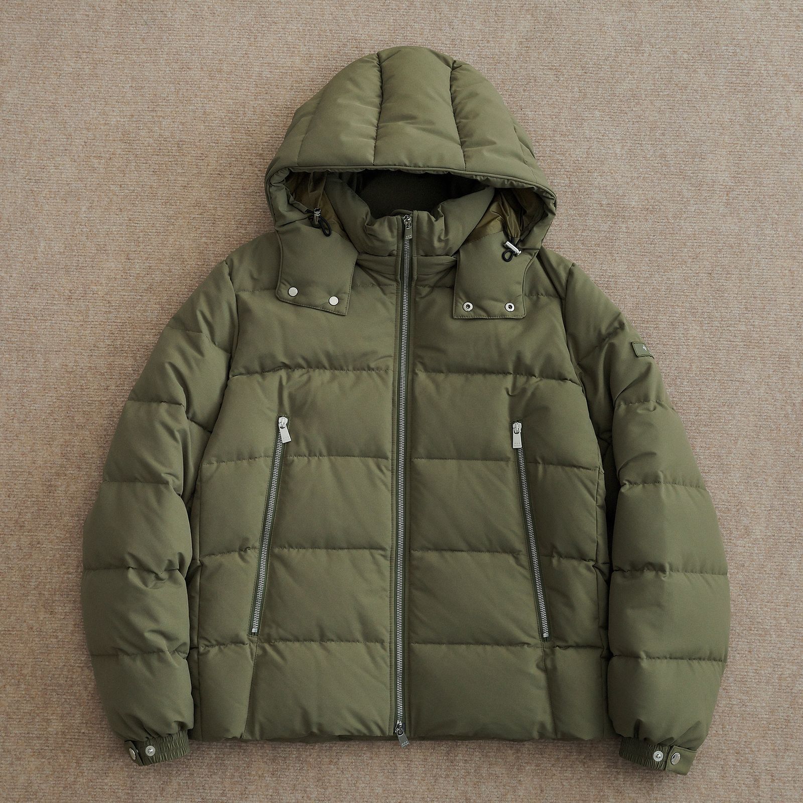 ミリタリーのエッセンスを散りばめたタトラス──特集：今年のダウン