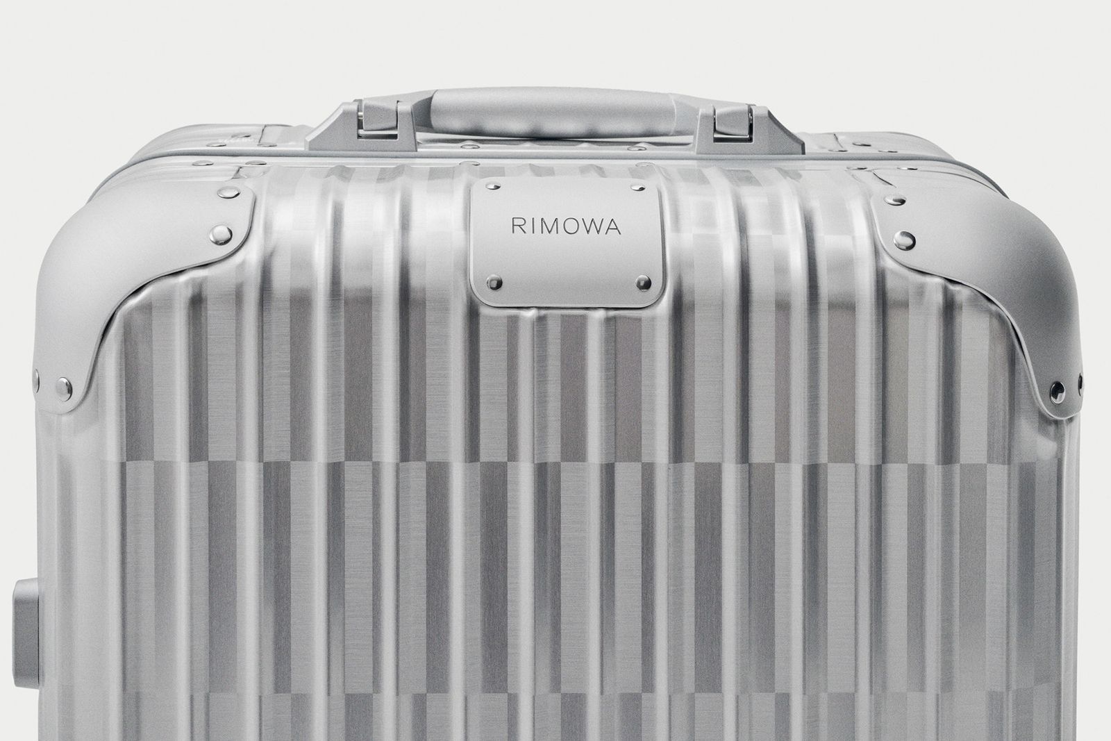 リモワが世界限定2002個の「Original キャビン オプティカル」を発売