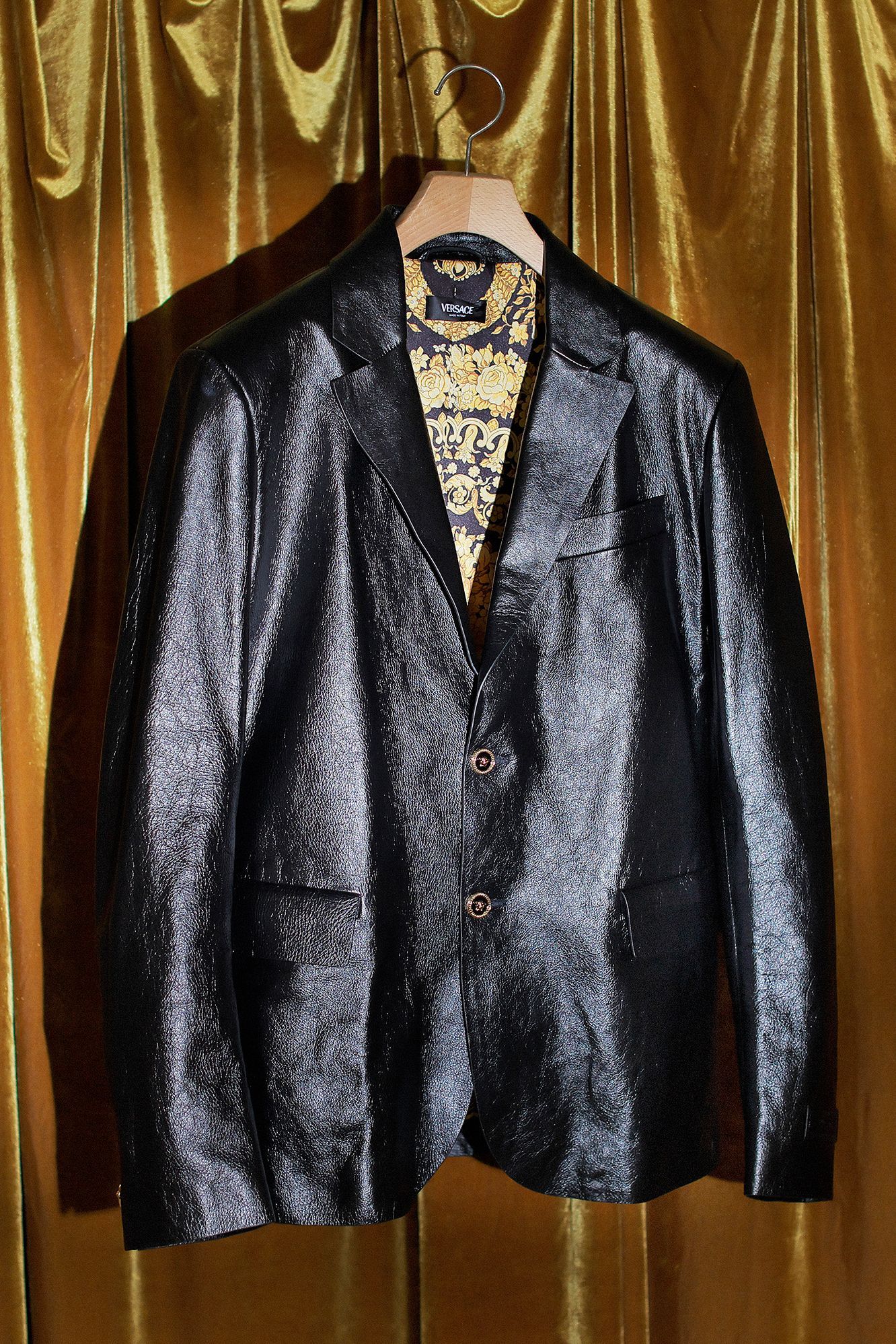 しなやかな力強さをレザーで表現したヴェルサーチェ──特集：冬