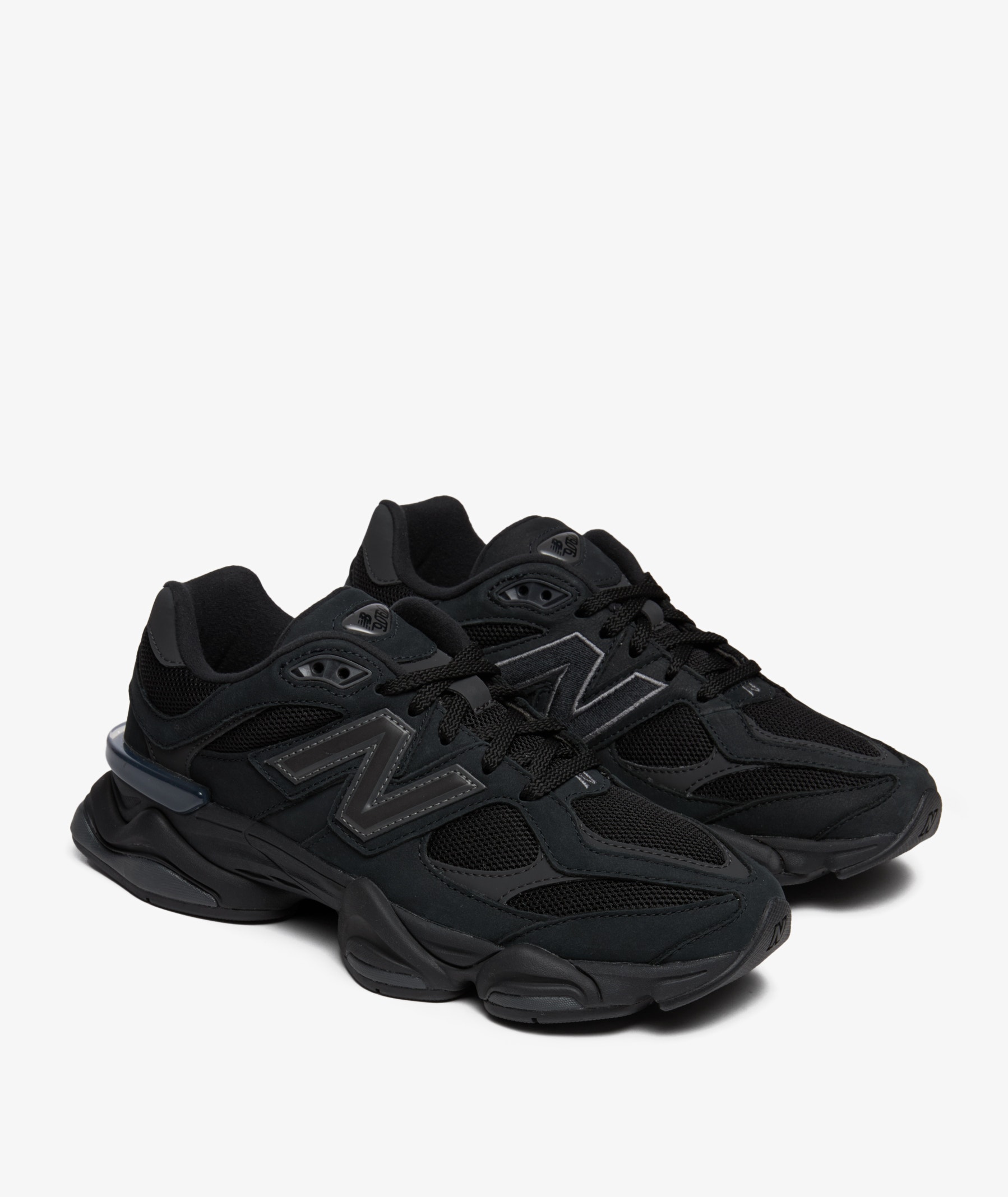 New Balance 9060 in black | SVD UK