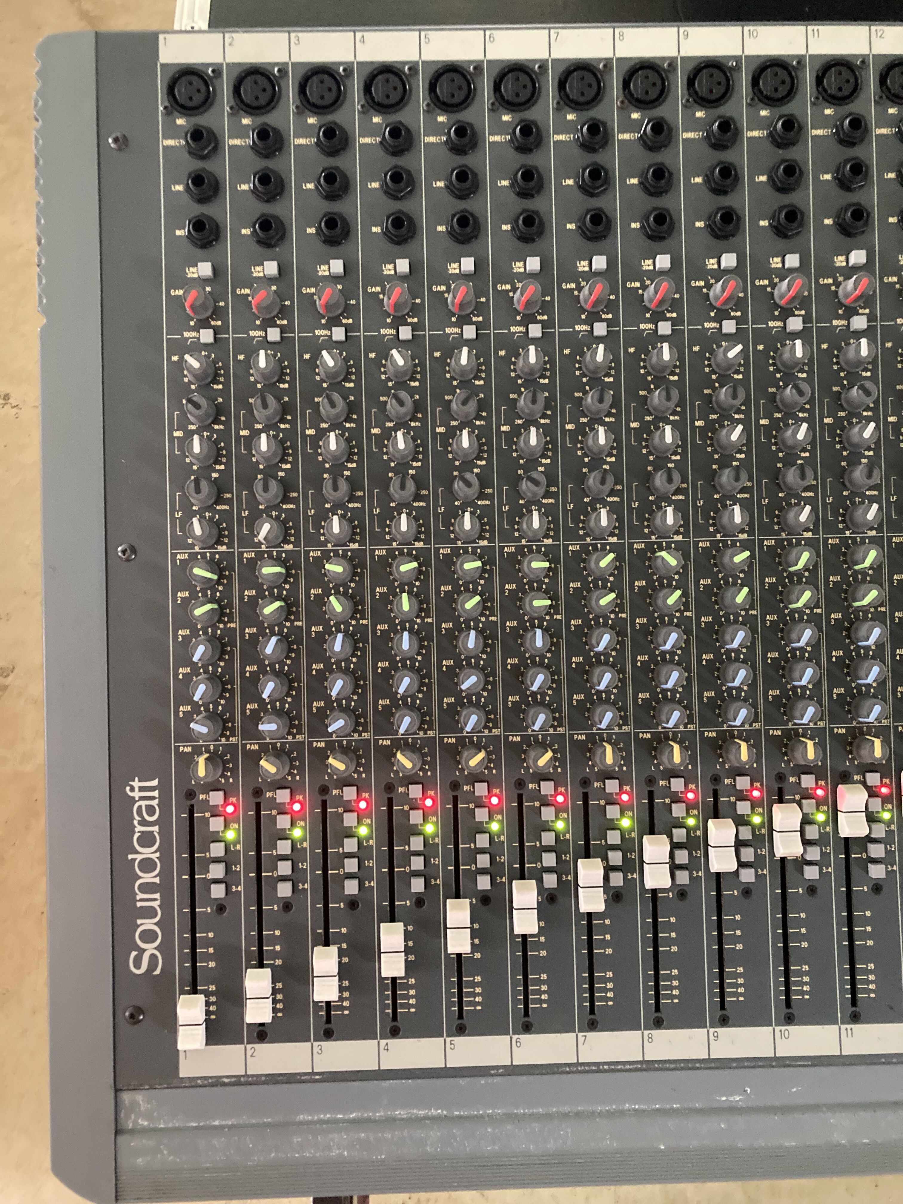 Spirit Live 24/4/2 - Soundcraft Spirit Live 24/4/2 - Audiofanzine