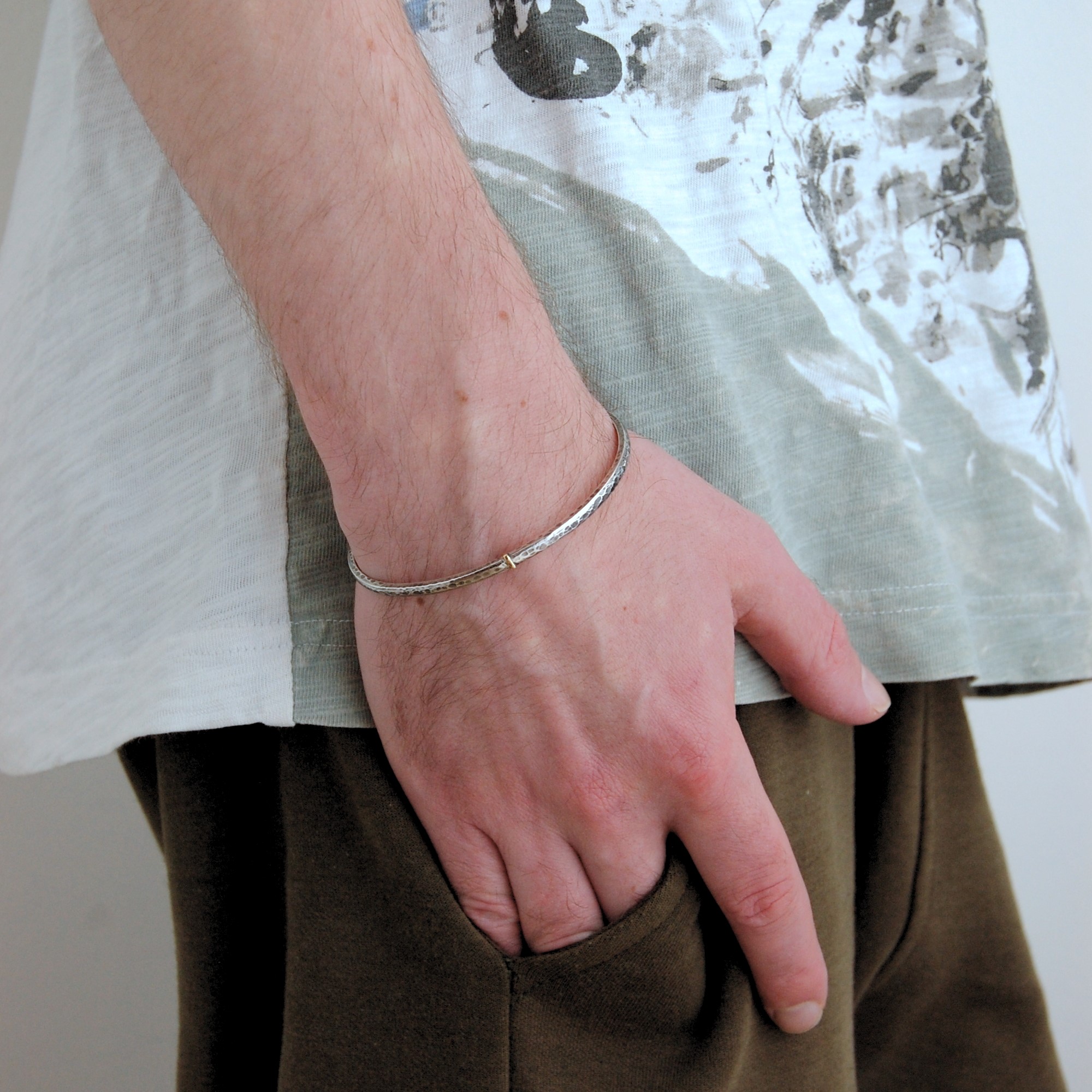 SV925 シルバーと金の槌目バングル - Megumi Nishikawa Jewelry