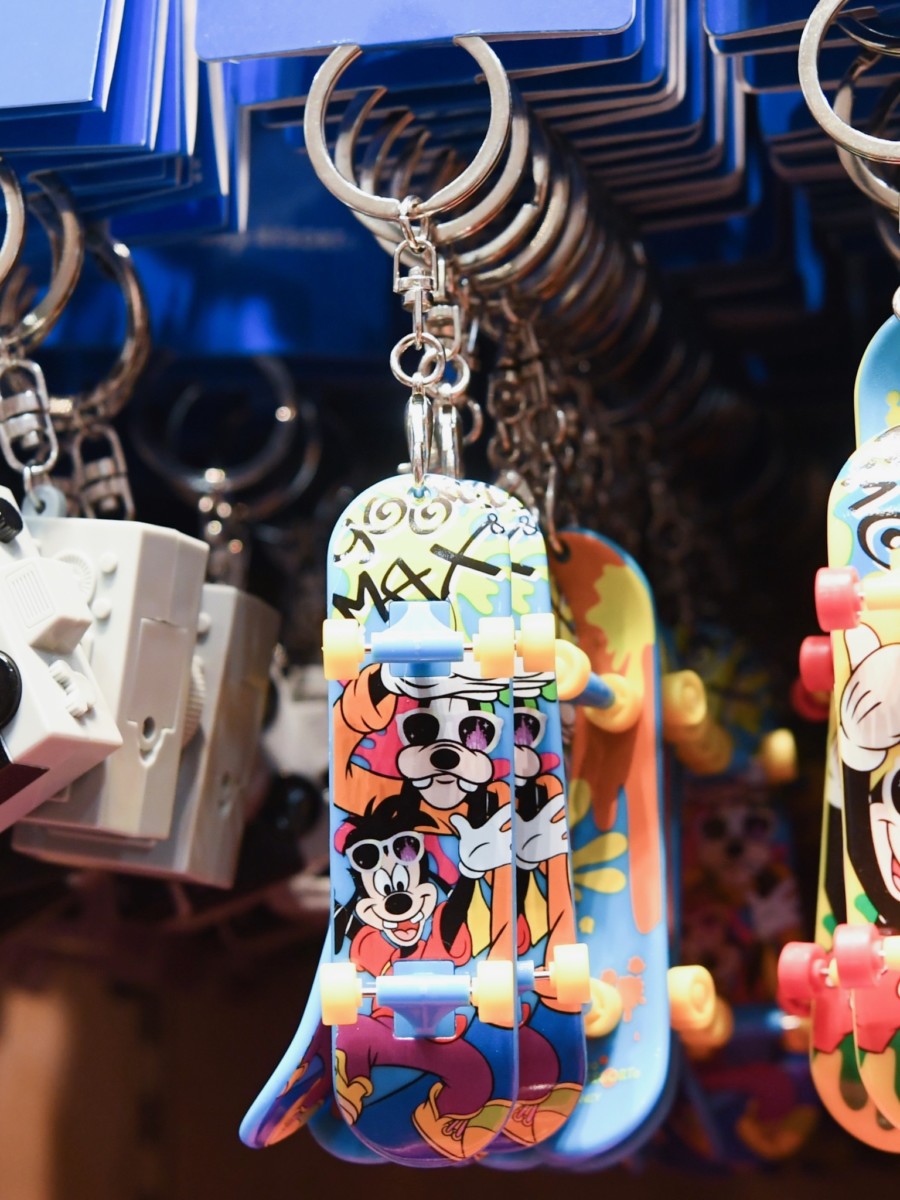 グーフィー&マックスデザインも！東京ディズニーランド スケボー型キー