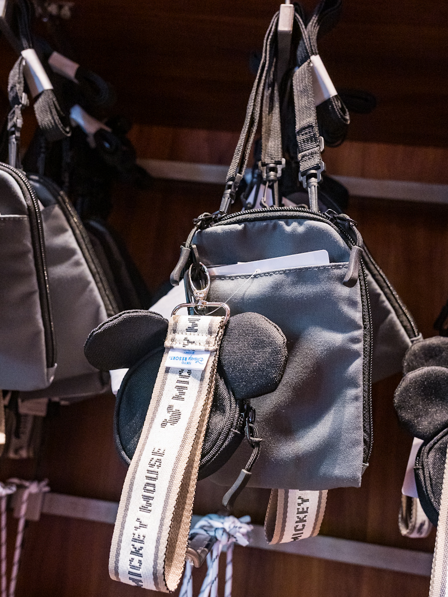 ミッキーシェイプのポーチ付き！東京ディズニーランド ショルダー