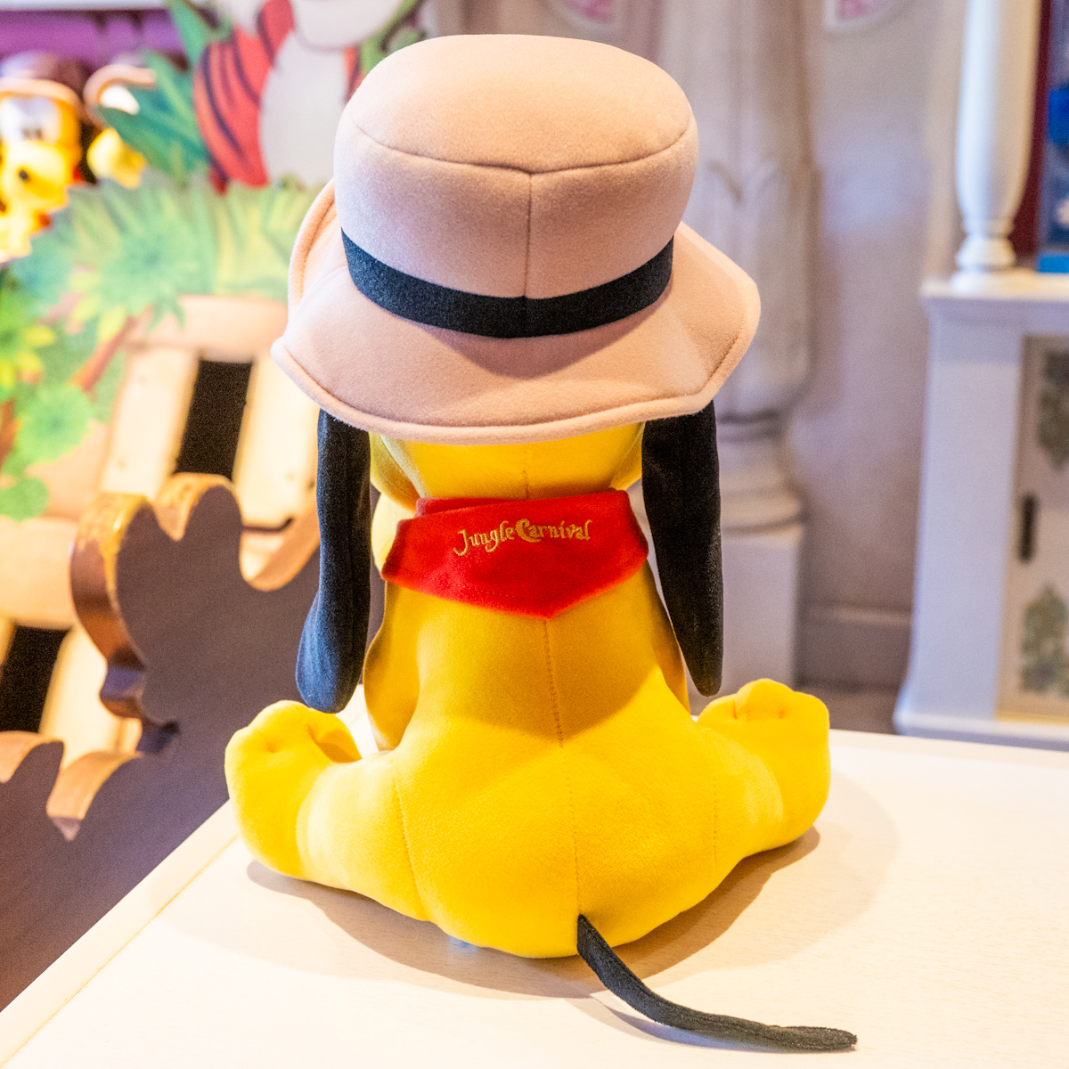 探検家帽子を被ったプルートのぬいぐるみ！東京ディズニーランド