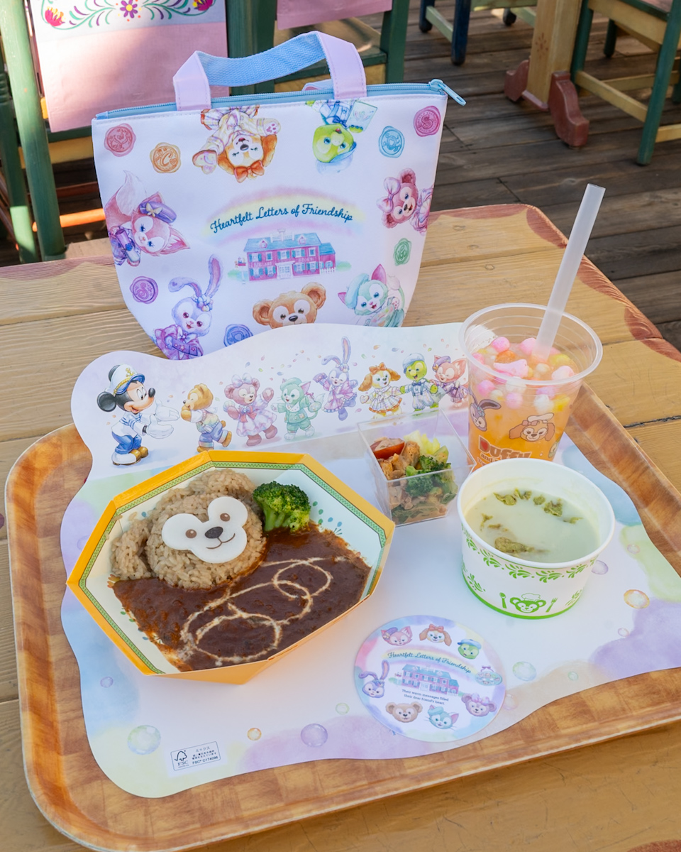 ミッキーに手紙を渡す心あたたまるシーンをデザイン！東京ディズニー