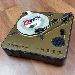 12inch SKINZ 】機材をカスタマイズ！Numark PT01 Scratchを好みの