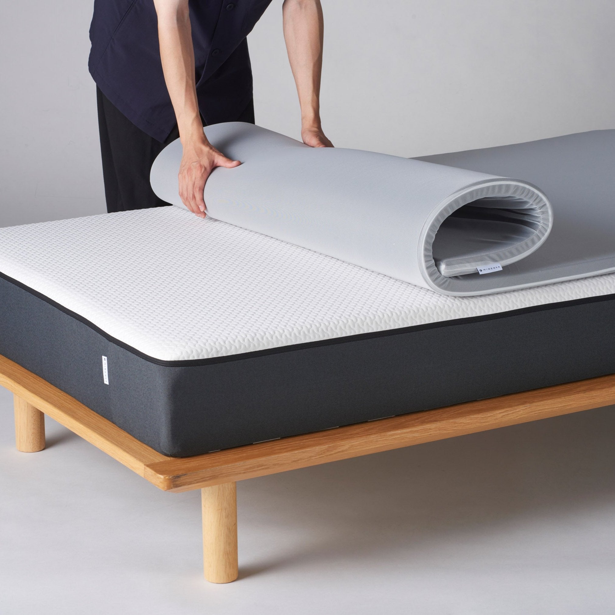 ミネルヴァマットレスプラスは高弾性素材で寝返りと起き抜けの身体を