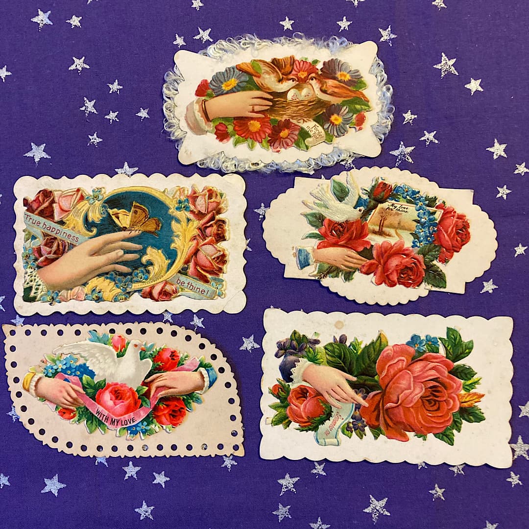 03F 指先に留まる蝶とリボンを持つ手と鳩のヴィクトリアンコーリング