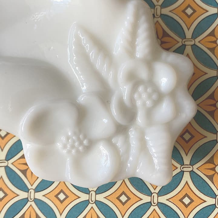 11Avonミルクガラスハンドトレイ片手タイプ『BIRD-IN-HAND』