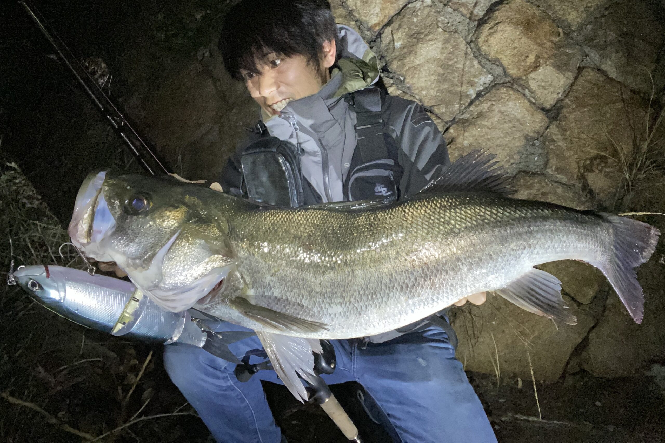 ジャイアントベイト・シーバス”……地元大阪＆岸釣り縛りで達成！丸