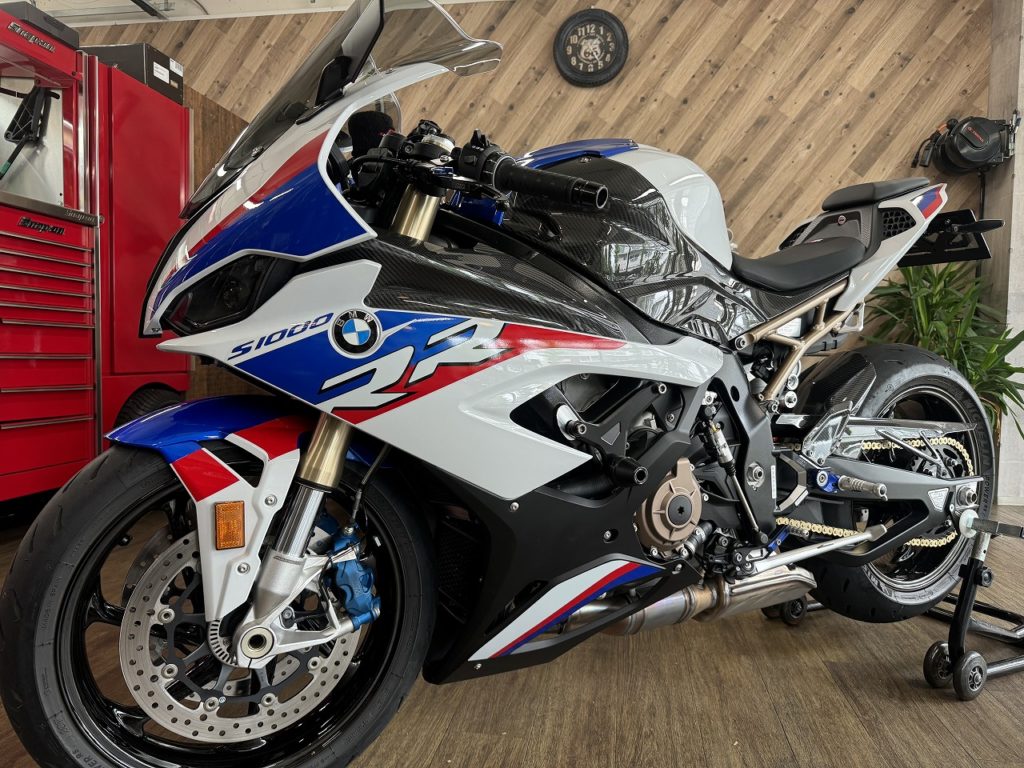 BMW S1000RR rizoma STEALTHミラーの取り付け | MOTO HASSY (モトハッシー)