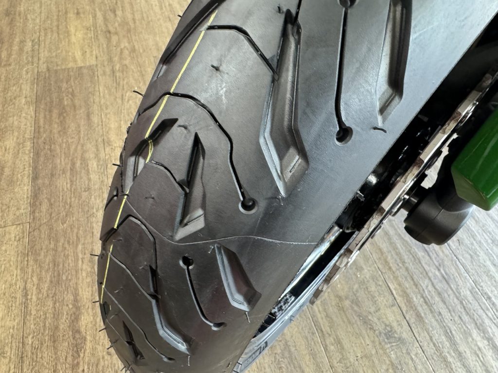 kawasaki Ninja1000 MICHELIN ROAD6にタイヤ交換 | MOTO HASSY