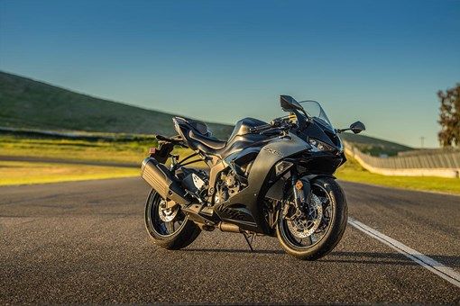 NINJA ZX-6R 2025 黒 | 株式会社モト・ロマン