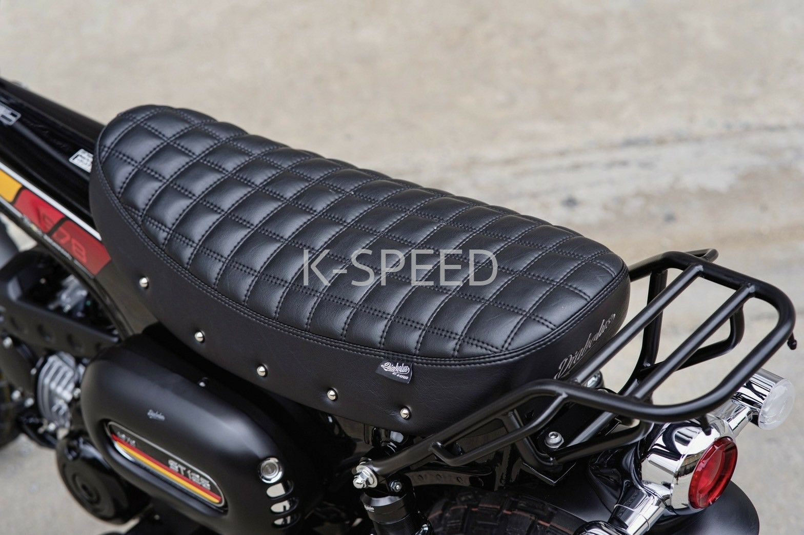 ホンダ ダックス125 シート スクエアパターン Diabolus ブラック K