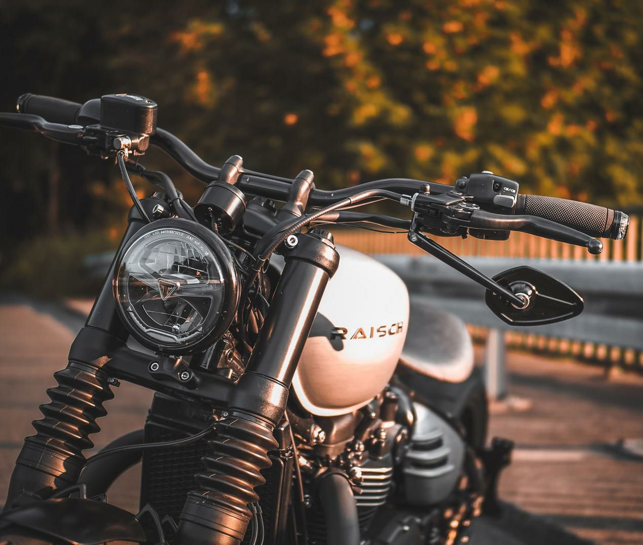 トライアンフ ボンネビル(Bonneville) ボバー |ミラー |モトパーツ