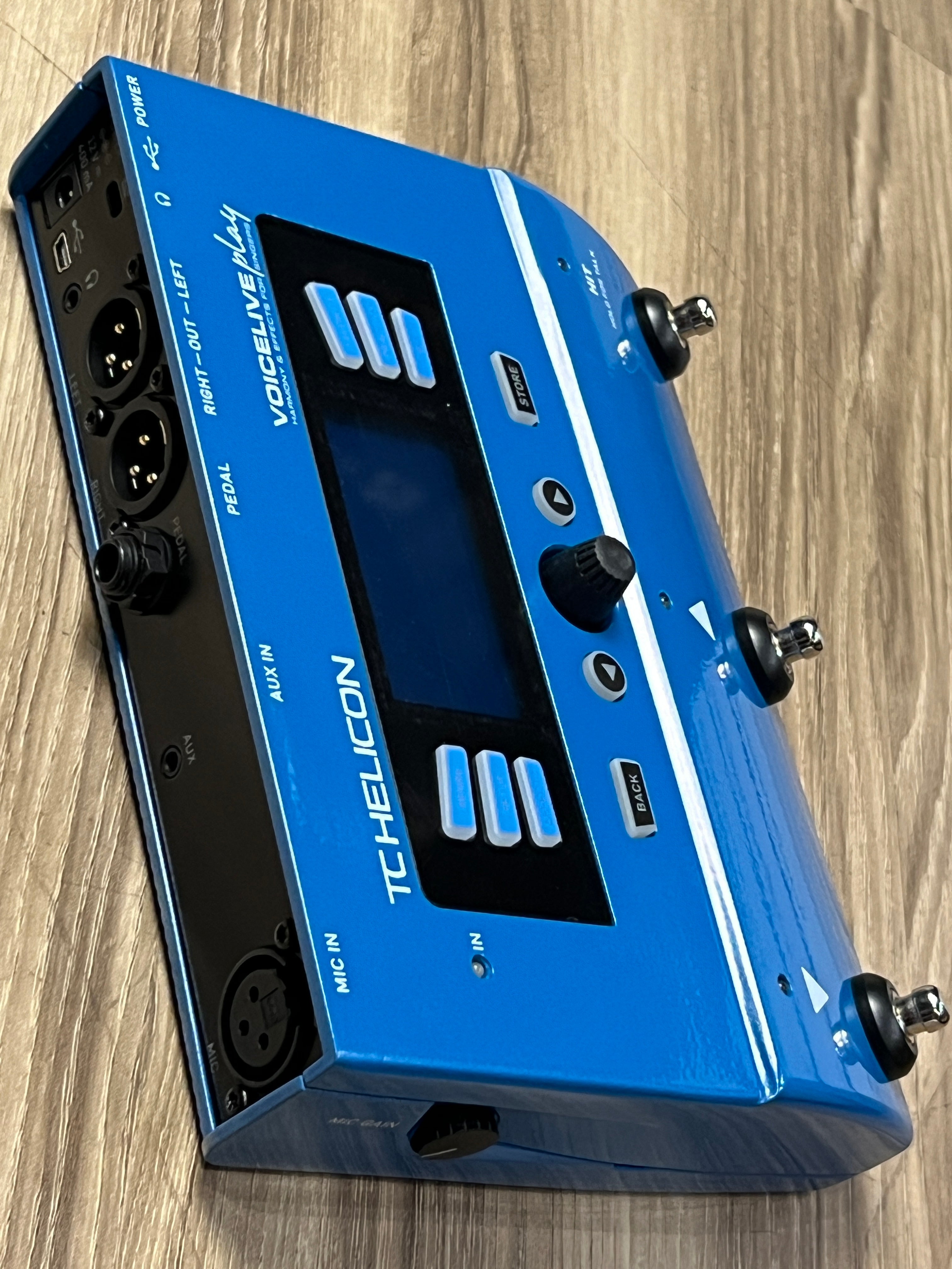 TC-Helicon VoiceLive Play Vocal Effects Pedal – nafiriguitar.com