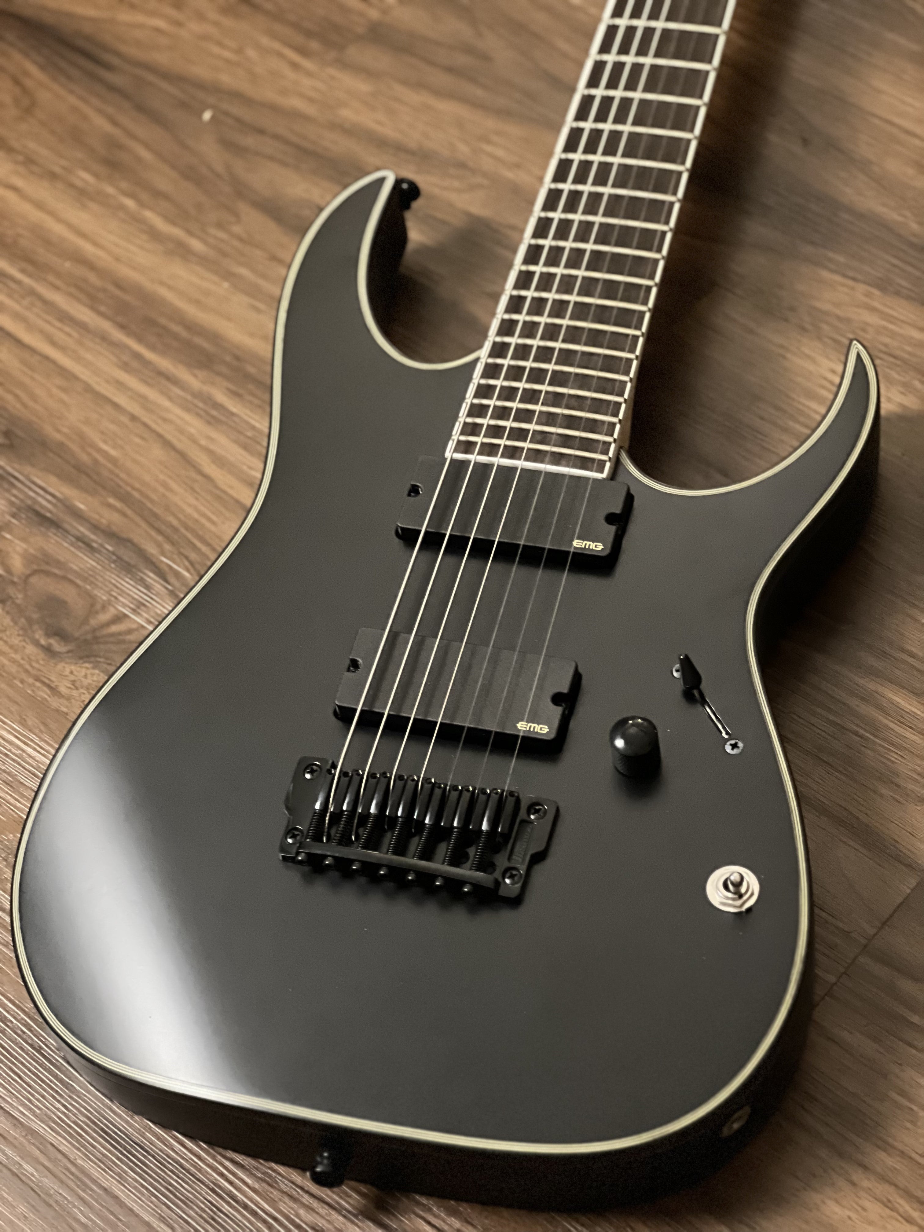 Ibanez RGIR37BFE-BKF Iron Label 7-String in Black Flat