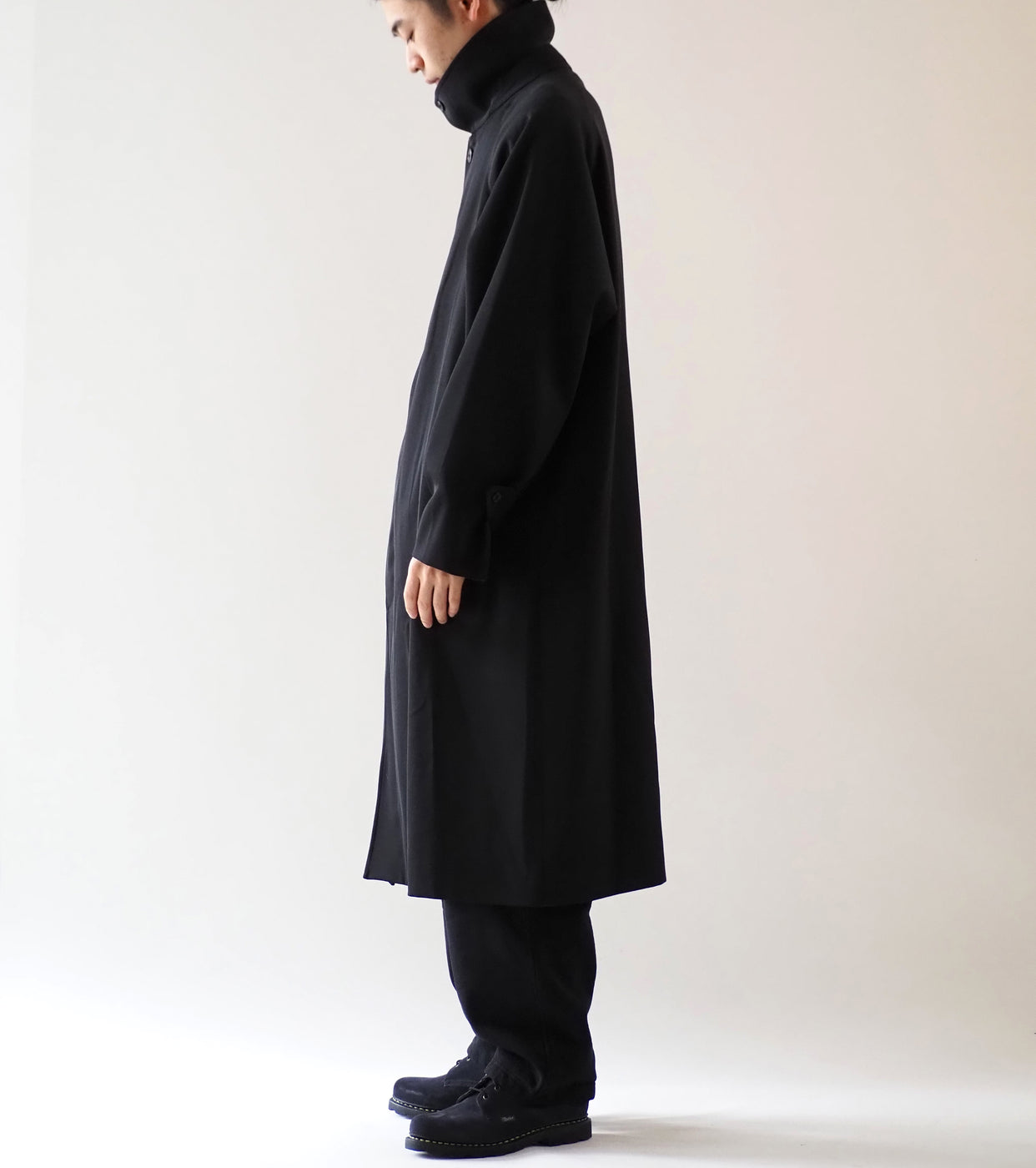COMOLI ウール ギャバ バルカラーコート , Black – Navyblue