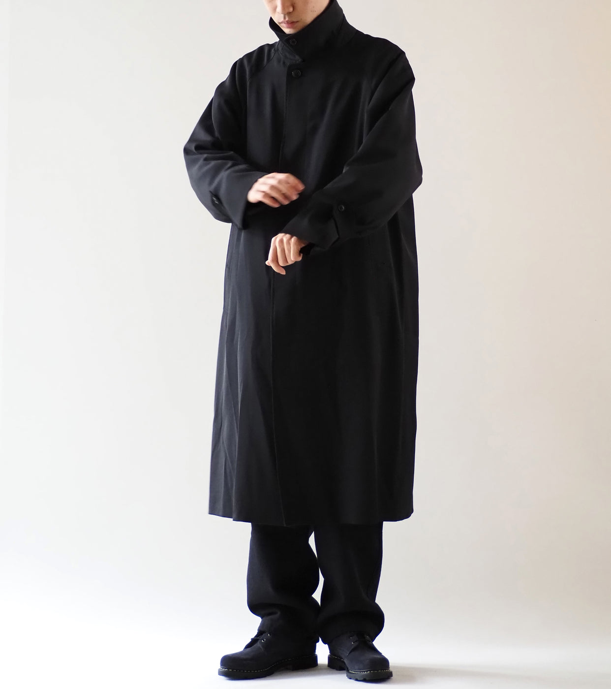 COMOLI ウール ギャバ バルカラーコート , Black – Navyblue