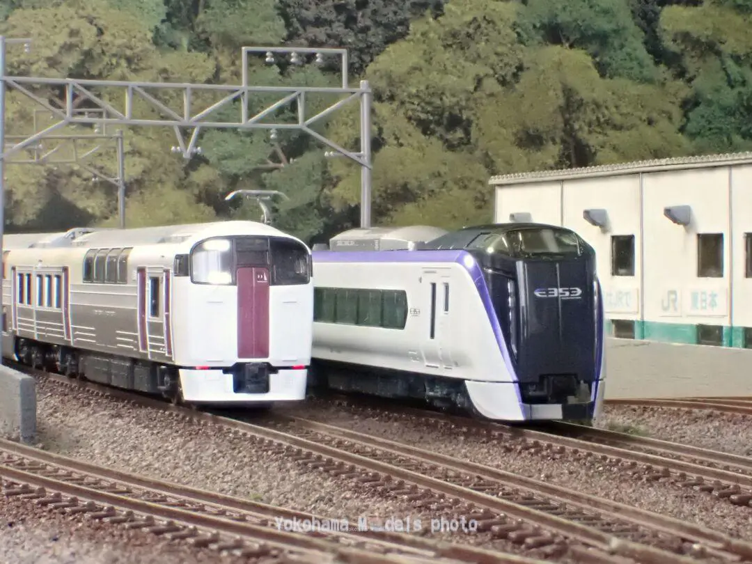 165系 急行「佐渡」が入線しました。KATO 10-1488 / 10-1489