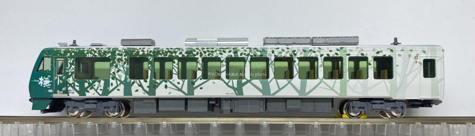 HB-E300系「リゾートしらかみ」橅編成（リニューアル版）の入線です