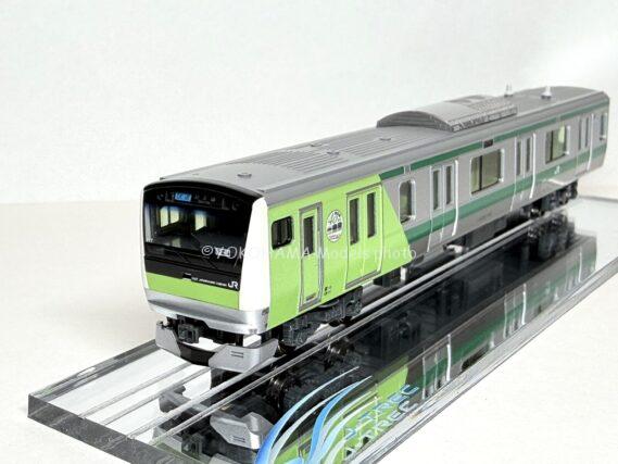 E233系7000番台 埼京線開業40周年記念ラッピング 先頭車（ハエ117編成